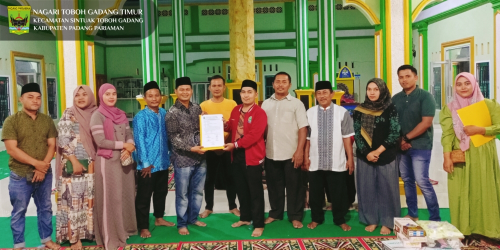 Penyerahan Bantuan Peci dan Mukena untuk TPA/TPSA di Nagari Toboh Gadang Timur